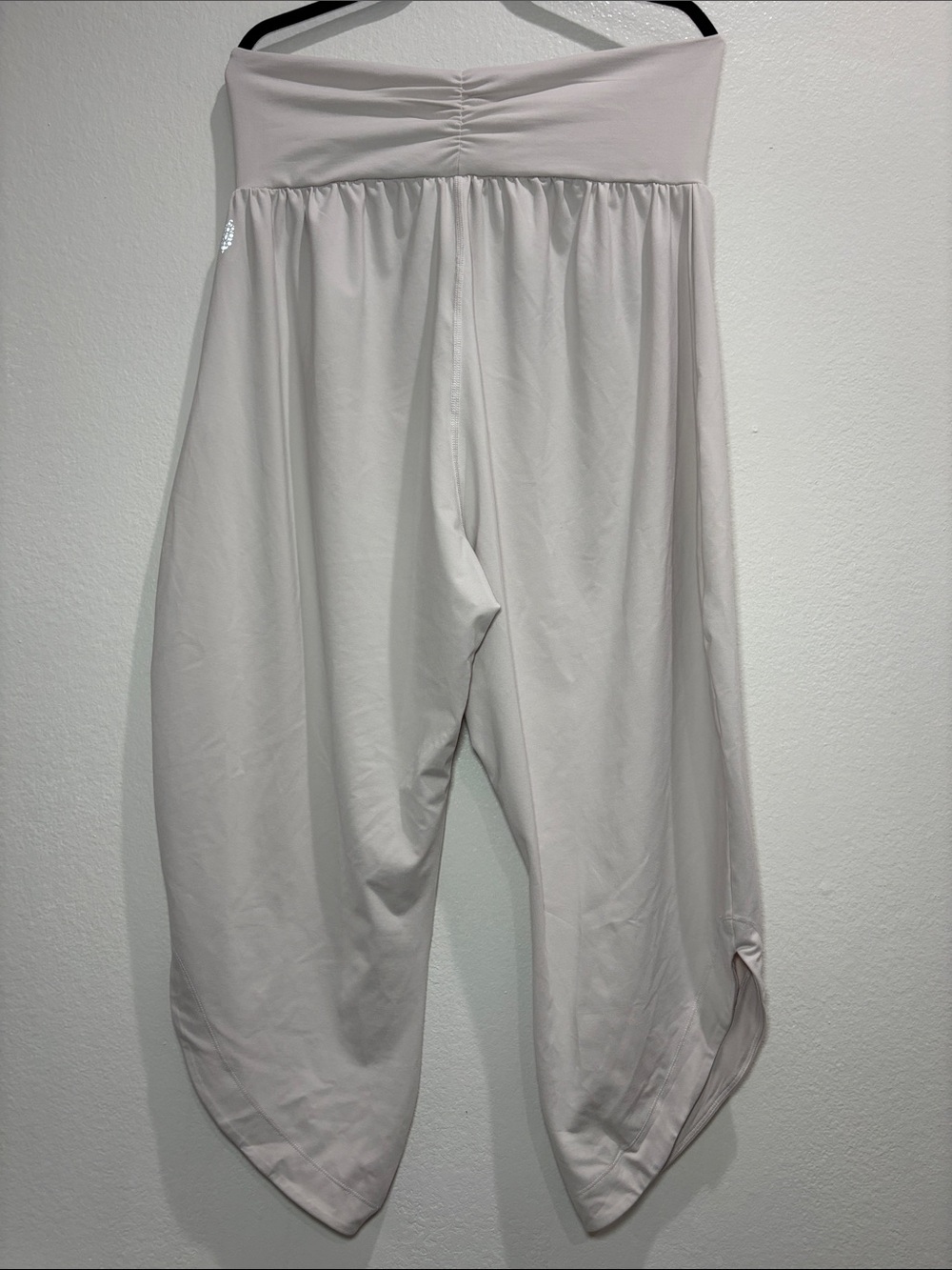 FP movement retreat yoga pants in tofu - Picture 5 of 7